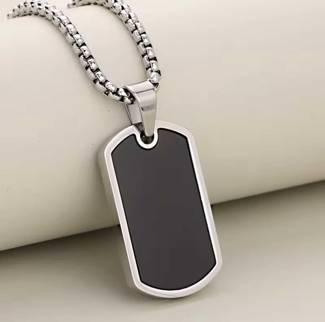 collar militar hombre